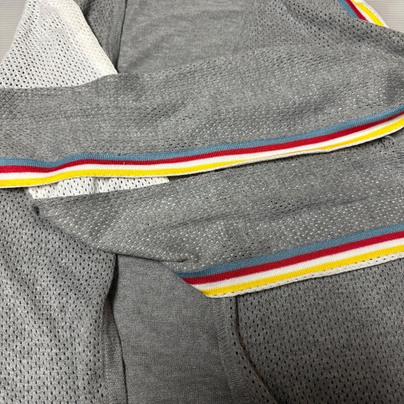 Sweater and T-shirt bundle - Picture 8 of 9